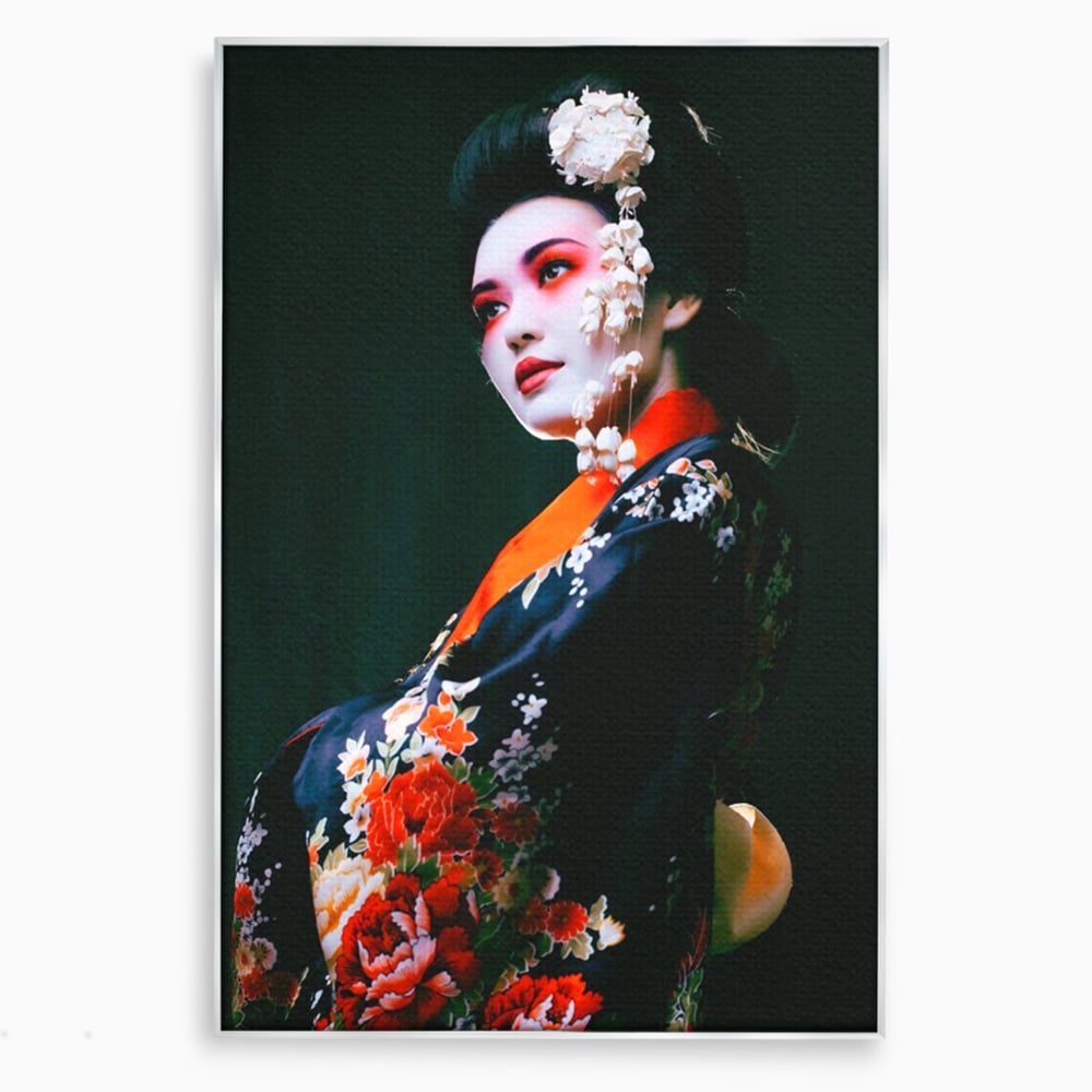 Tablou canvas cu tablou portret gheisa japoneza, in rama de aluminiu argintiu
